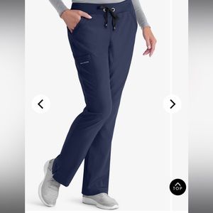 Sketchers by BARCO scrub pants. 3 pocket Knot waist band, cargo style. Size L